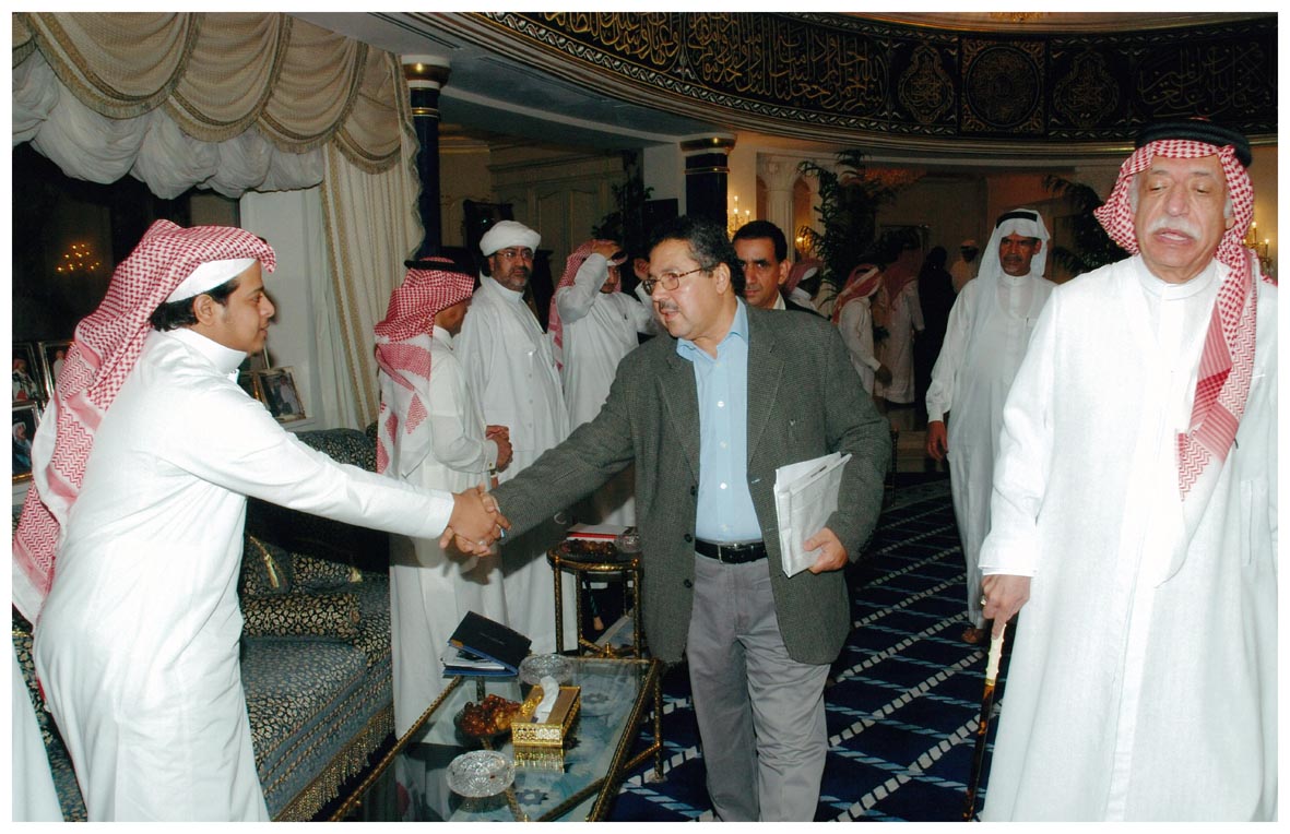 صورة 626: الشيخ عبد المقصود خوجه، الأستاذ سيف الرحبي، ()، وفي الخلف حسين الغريبي 