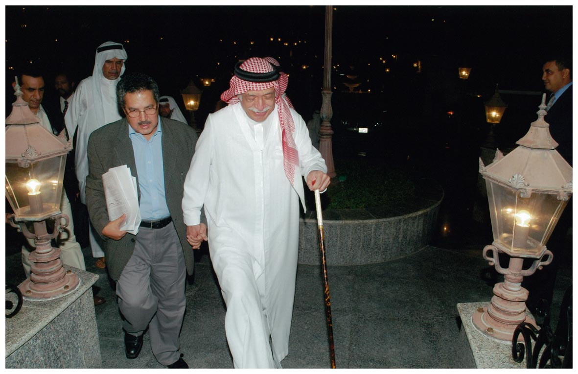 صورة 629: الشيخ عبد المقصود خوجه، ثم الأستاذ سيف الرحبي، وفي الخلف حسين عاتق الغريبي 