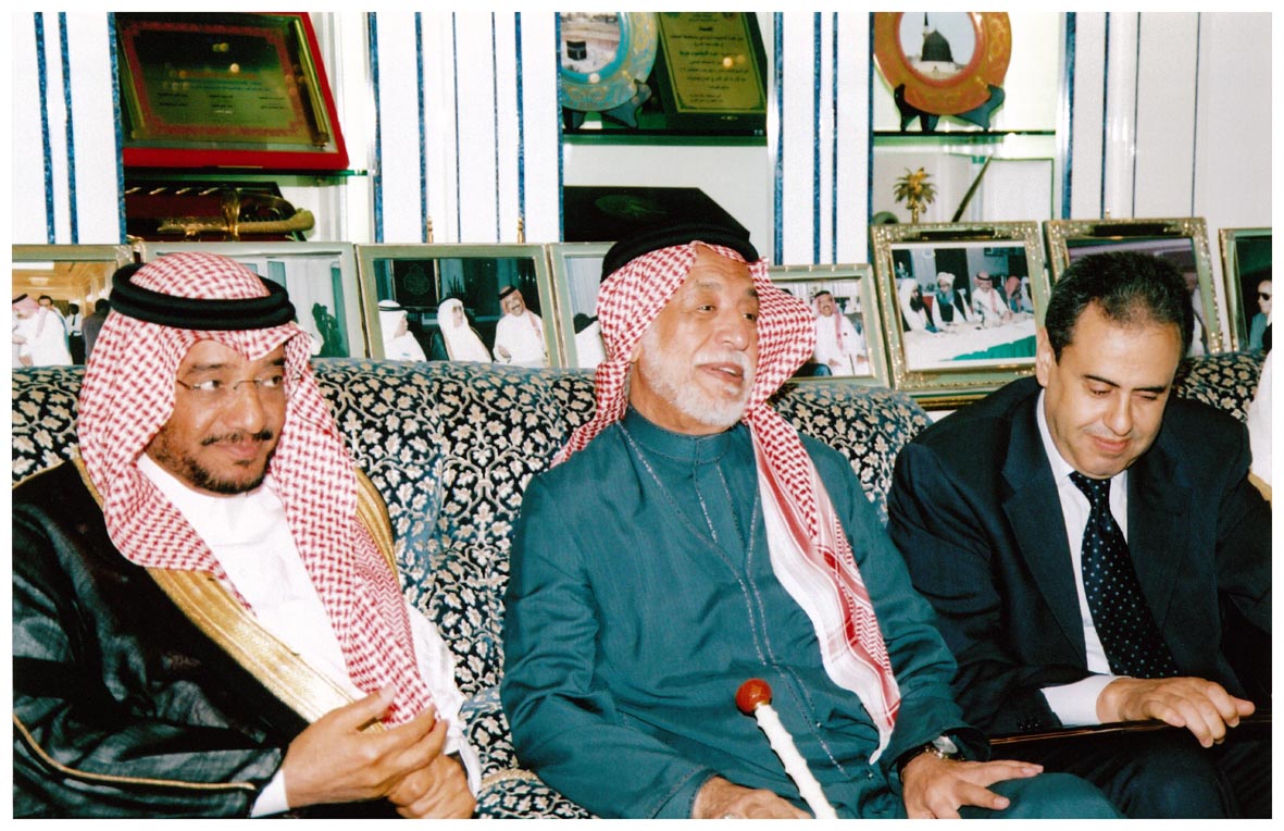 صورة 794: ()، الشيخ عبد المقصود خوجه، الدكتور زيد الحسين 
