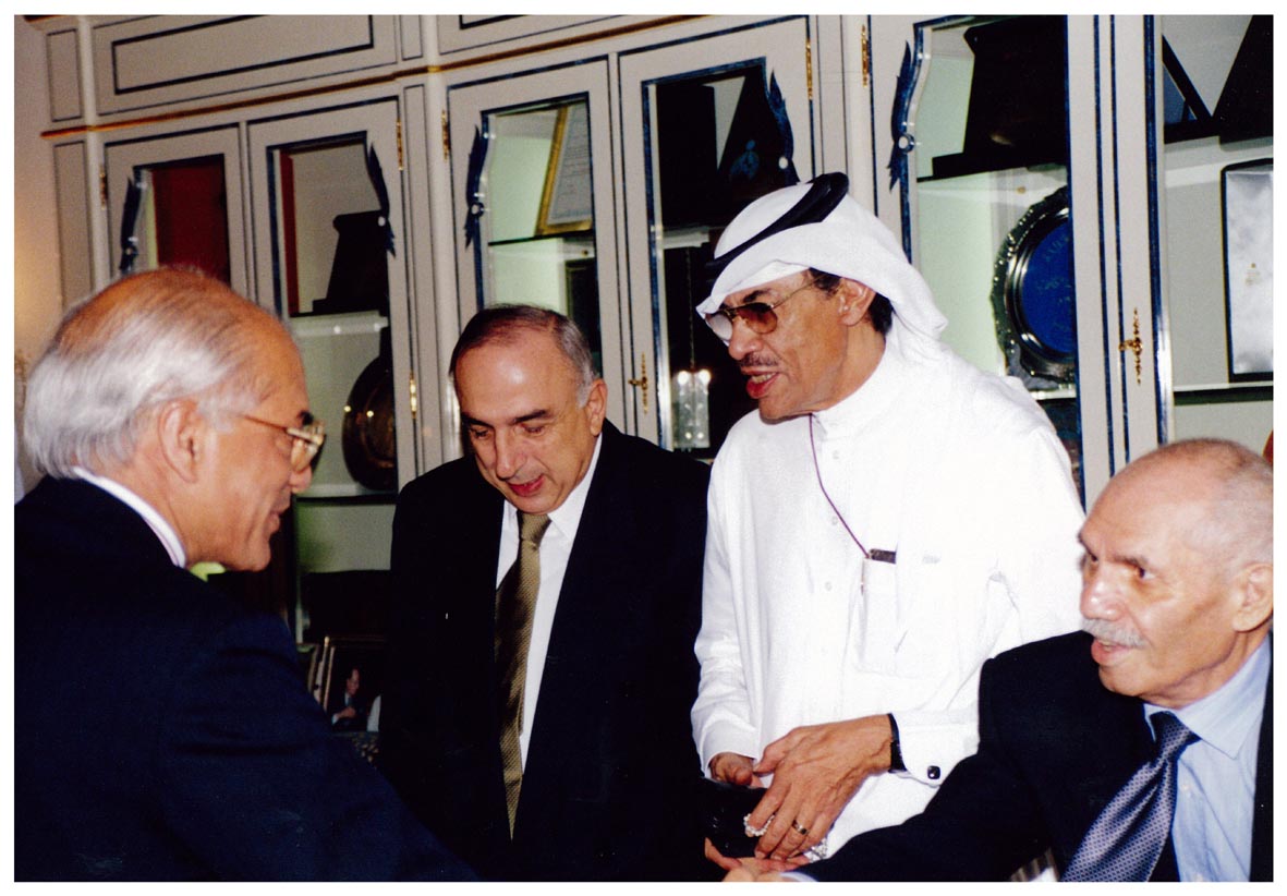صورة 8004: الدكتور زاهد زهدي، الدكتور عبد الله مناع، الأستاذ سمير عطا الله، () 