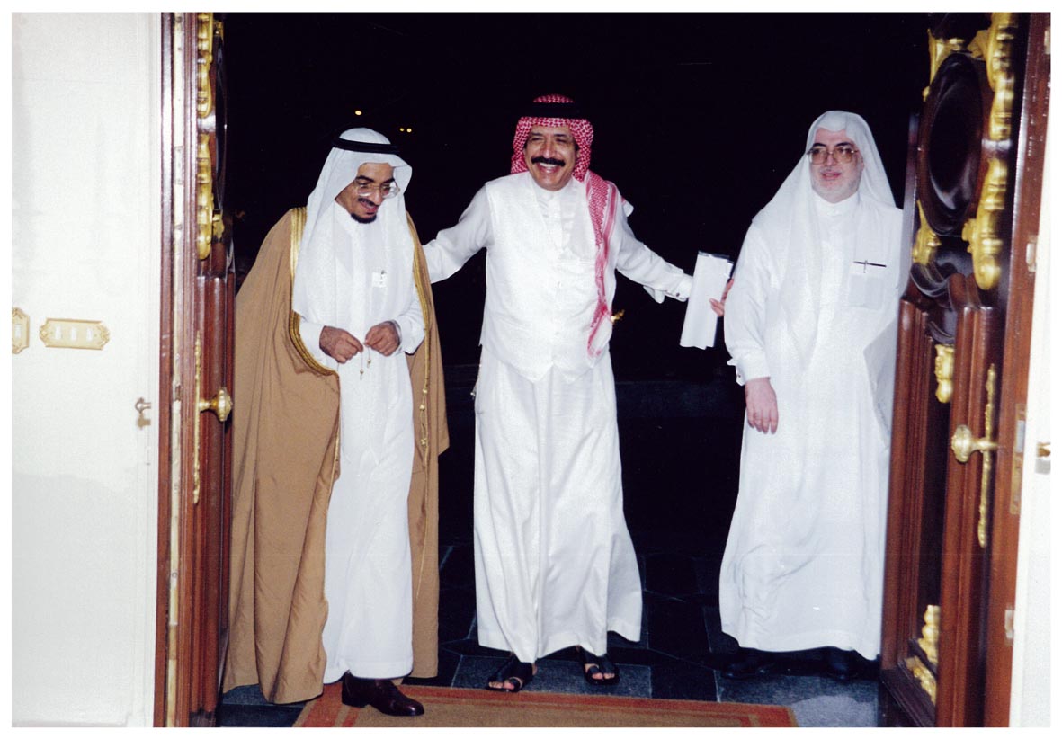 صورة 8192: الدكتور حسين علي محمد حسين، الشيخ عبد المقصود خوجه، الدكتور حمد بن ناصر الدخيل 