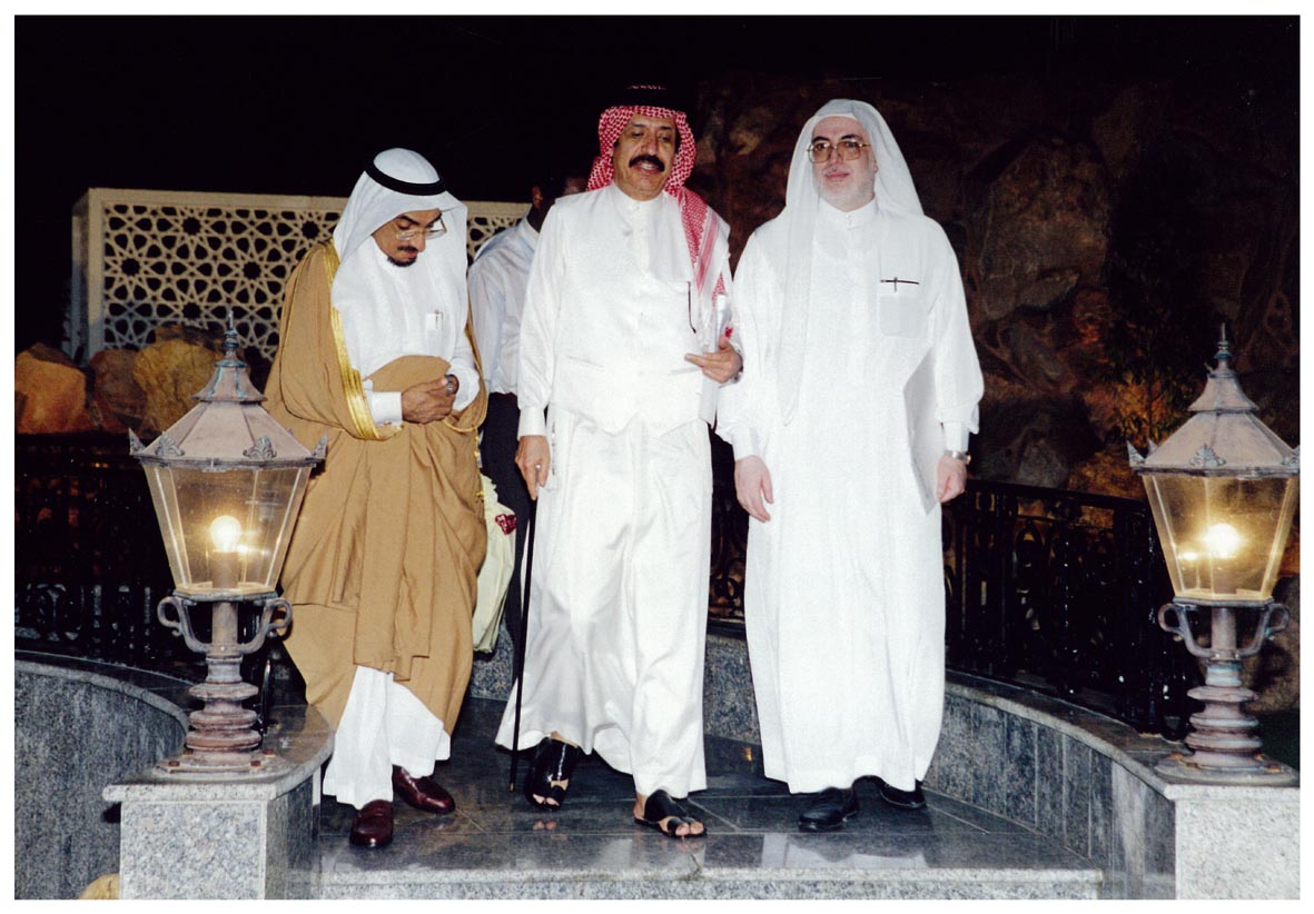 صورة 8196: الدكتور حسين علي محمد حسين، الشيخ عبد المقصود خوجه، الدكتور حمد بن ناصر الدخيل 