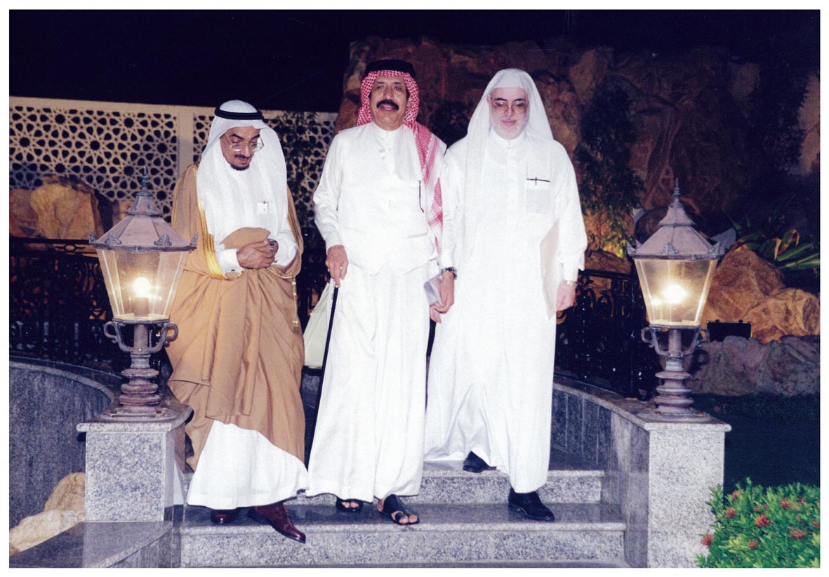صورة 8197: الدكتور حسين علي محمد حسين، الشيخ عبد المقصود خوجه، الدكتور حمد بن ناصر الدخيل 