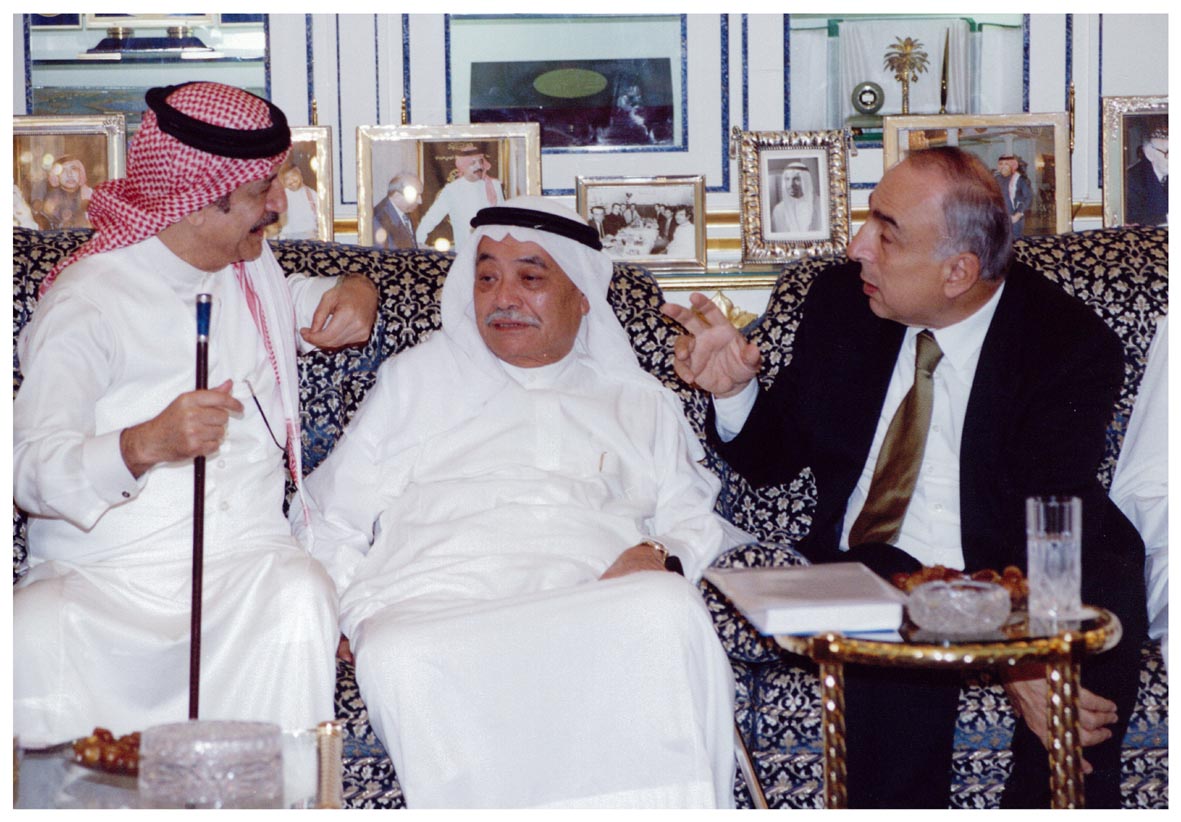صورة 8237: الأستاذ سمير عطا الله، الأستاذ عبد الله بوقس، الشيخ عبد المقصود خوجه 