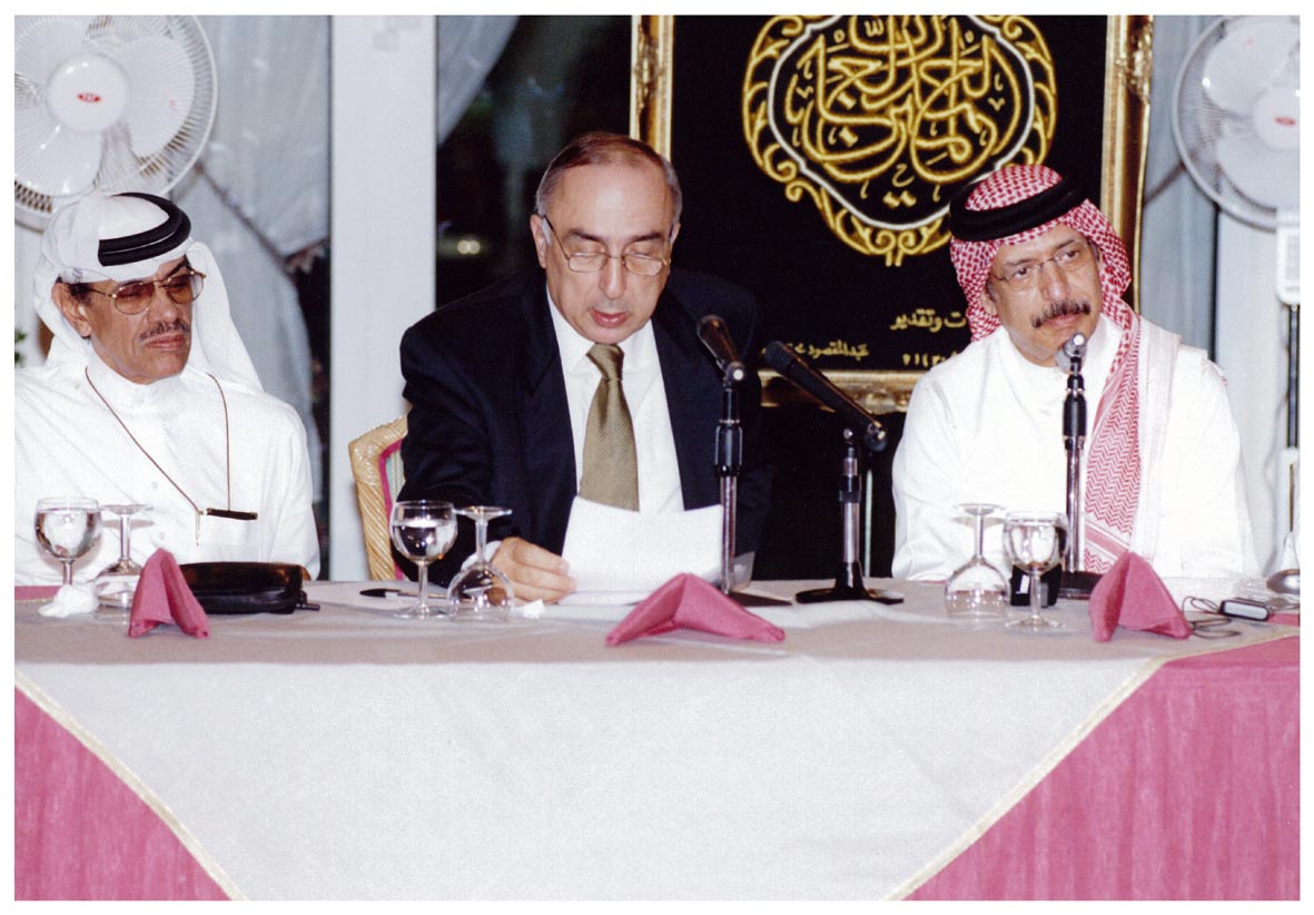 صورة 8306: الشيخ عبد المقصود خوجه، الأستاذ سمير عطا الله، الدكتور عبد الله مناع 