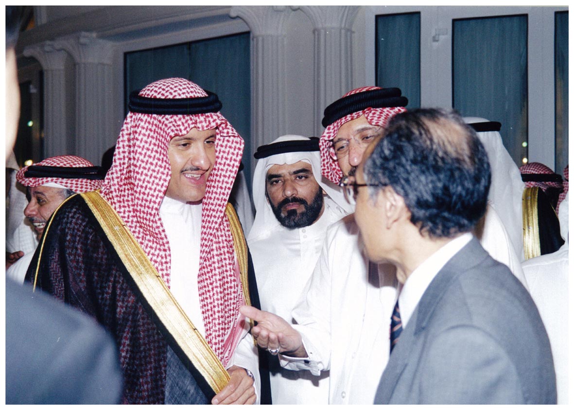 صورة 8413: صاحب السمو الملكي الأمير سلطان بن سلمان بن عبد العزيز، الشيخ عبد المقصود خوجه، ()، الأستاذ شكيل الحامد 
