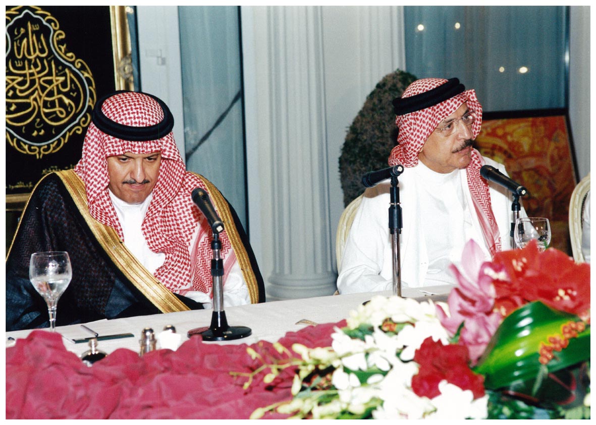 صورة 8458: الشيخ عبد المقصود خوجه، صاحب السمو الملكي الأمير سلطان بن سلمان بن عبد العزيز آل سعود 