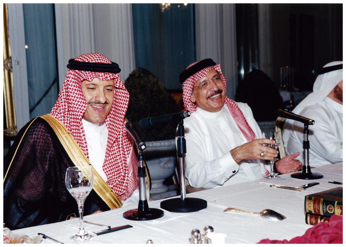 صورة 8460: الشيخ عبد المقصود خوجه، صاحب السمو الملكي الأمير سلطان بن سلمان بن عبد العزيز آل سعود 