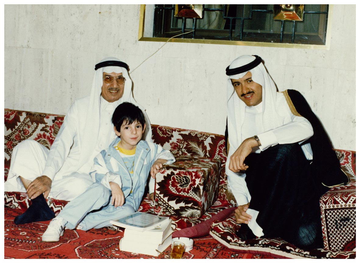 صورة 8647: صاحب السمو الملكي الأمير سلطان بن سلمان، الإبن إباء عبد المقصود خوجه، معالي الشيخ محمد العوضي 