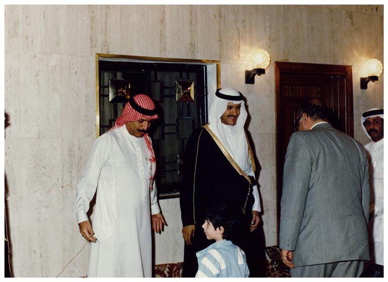 صورة 8664: صاحب السمو الملكي الأمير سلطان بن سلمان، الشيخ عبد المقصود خوجه، الإبن إباء عبد المقصود خوجه 