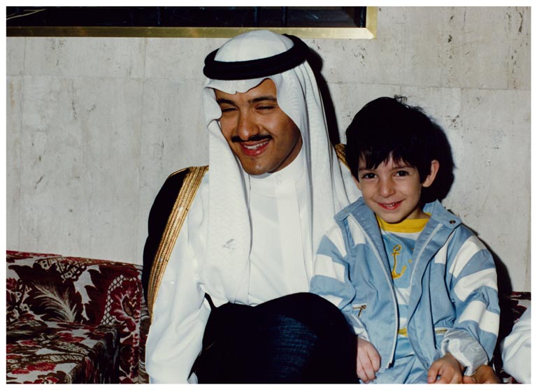 صورة 8668: صاحب السمو الملكي الأمير سلطان بن سلمان بن عبد العزيز، الإبن إباء عبد المقصود خوجه 