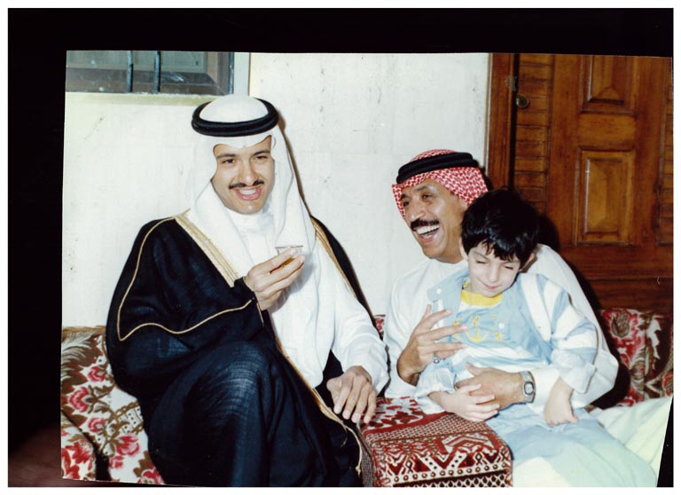 صورة 8677: الشيخ عبد المقصود خوجه، الإبن إباء عبد المقصود خوجه، صاحب السمو الملكي الأمير سلطان بن سلمان 
