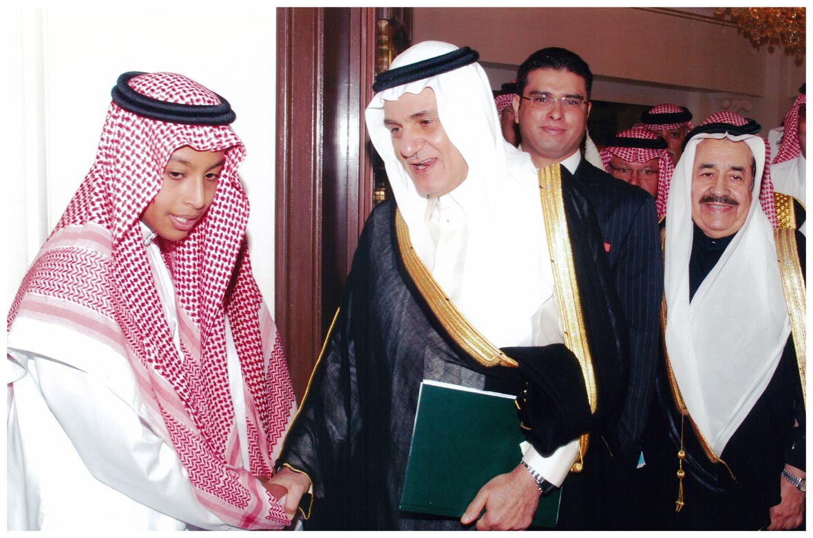 صورة 8731: صاحب السمو الملكي الأمير تركي الفيصل، الإبن عبد المقصود سالم باجابر، معالي أ. د. رضا عبيد، السيد نور الدين 