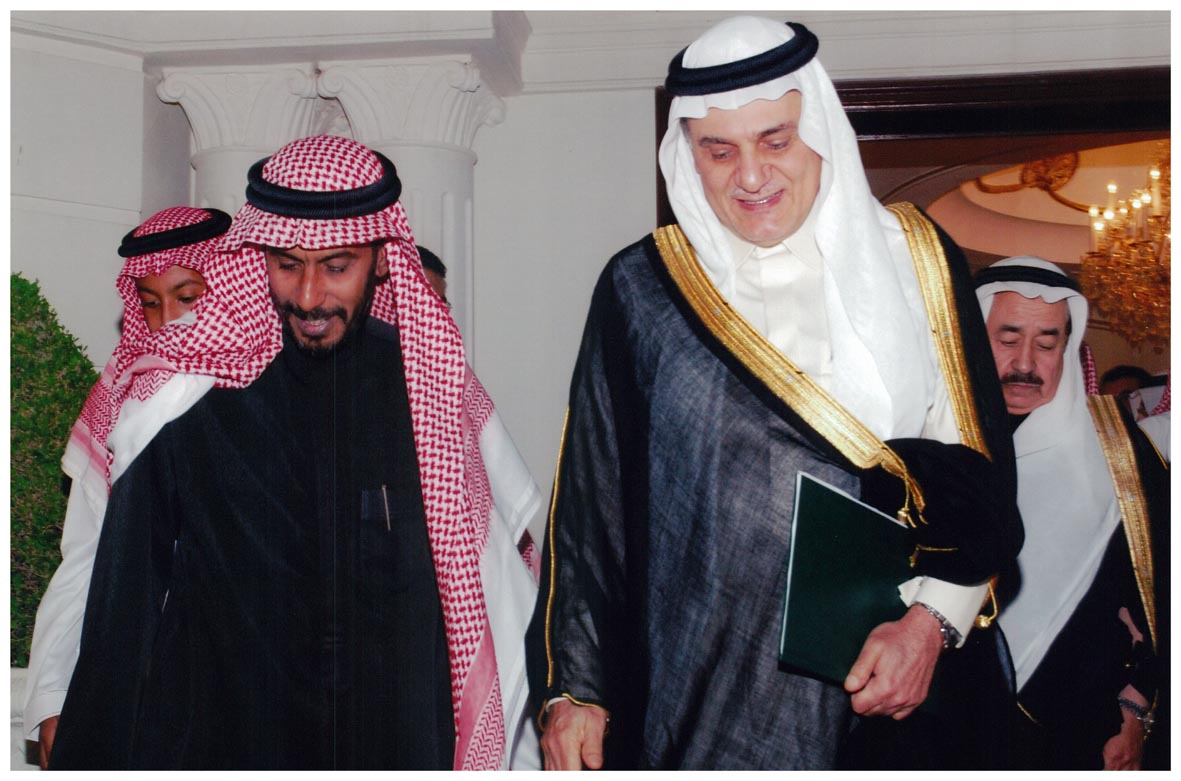 صورة 8732: صاحب السمو الملكي الأمير تركي الفيصل، معالي أ. د. رضا عبيد، الأستاذ سالم باجابر 