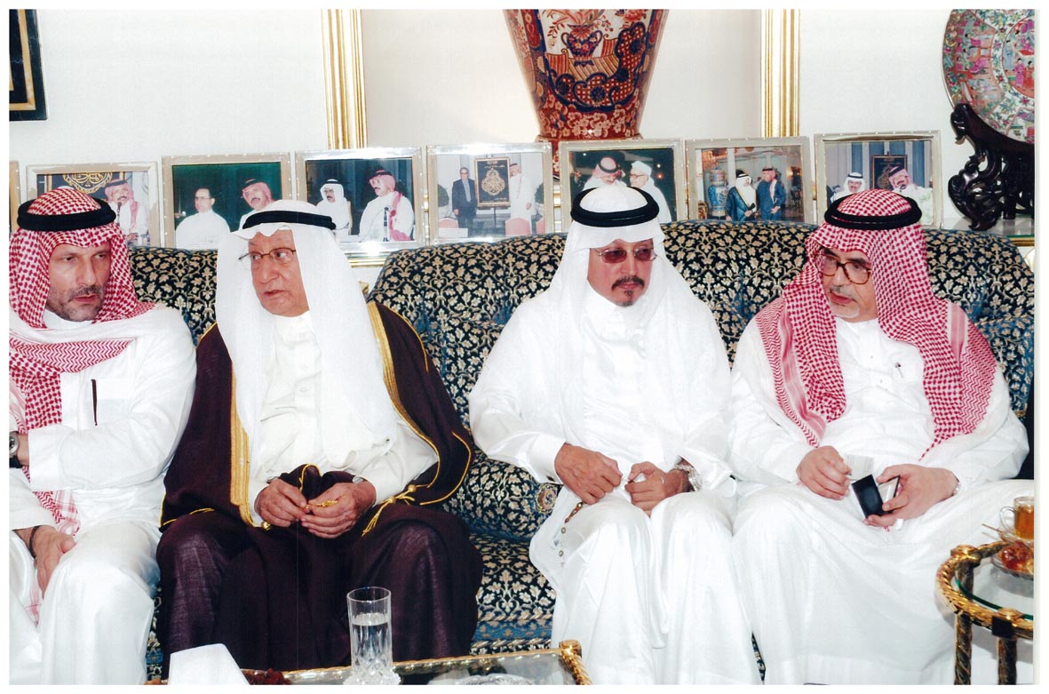 صورة 8738: أ. د. حسن بلخي، أ. د. عبد الله المعطاني، الدكتور هاشم عبد الغفار، () 