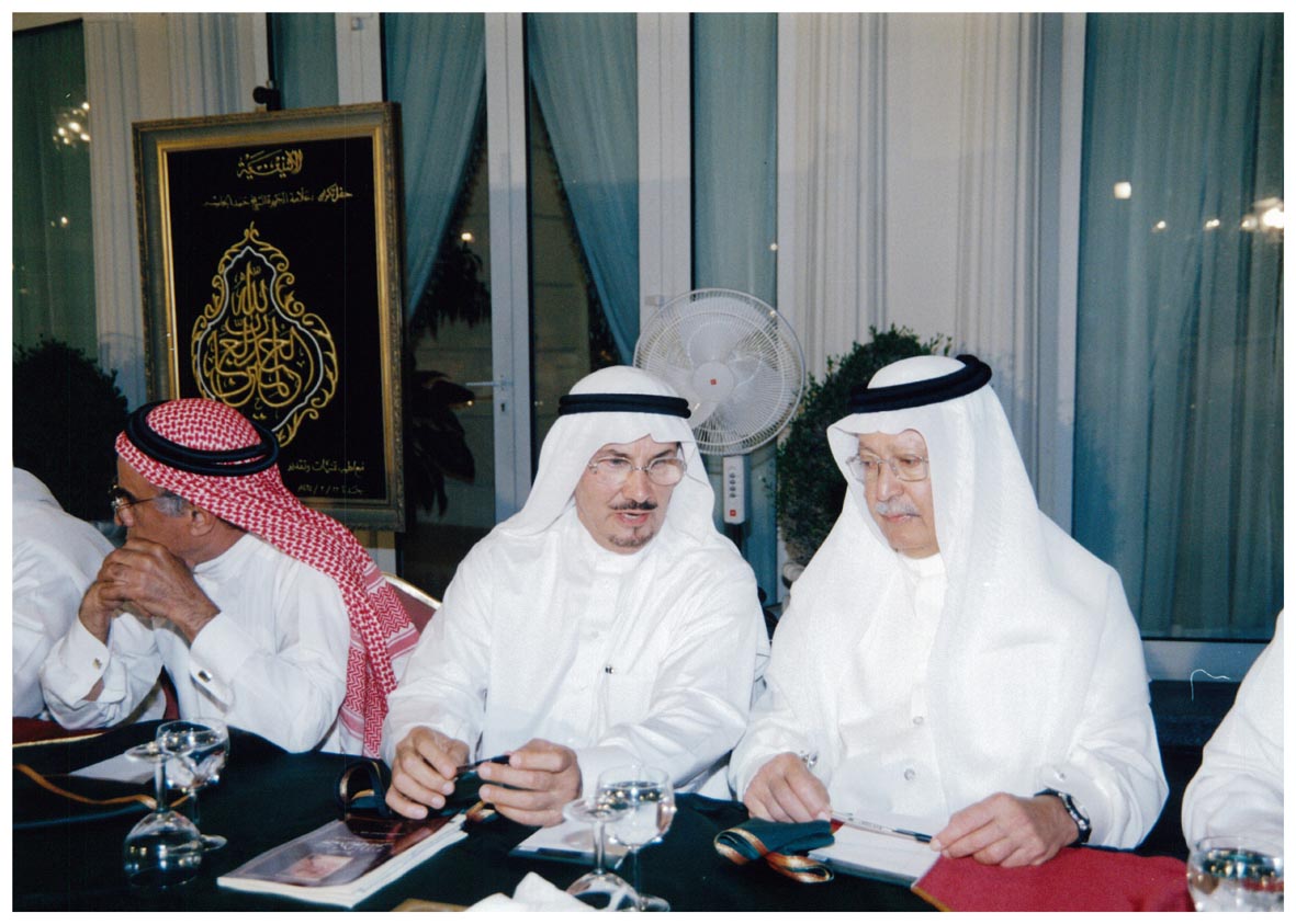 صورة 8909: الأستاذ عباس فائق غزاوي، الدكتور عبد الرحمن الشبيلي، الأستاذ سعد البواردي 