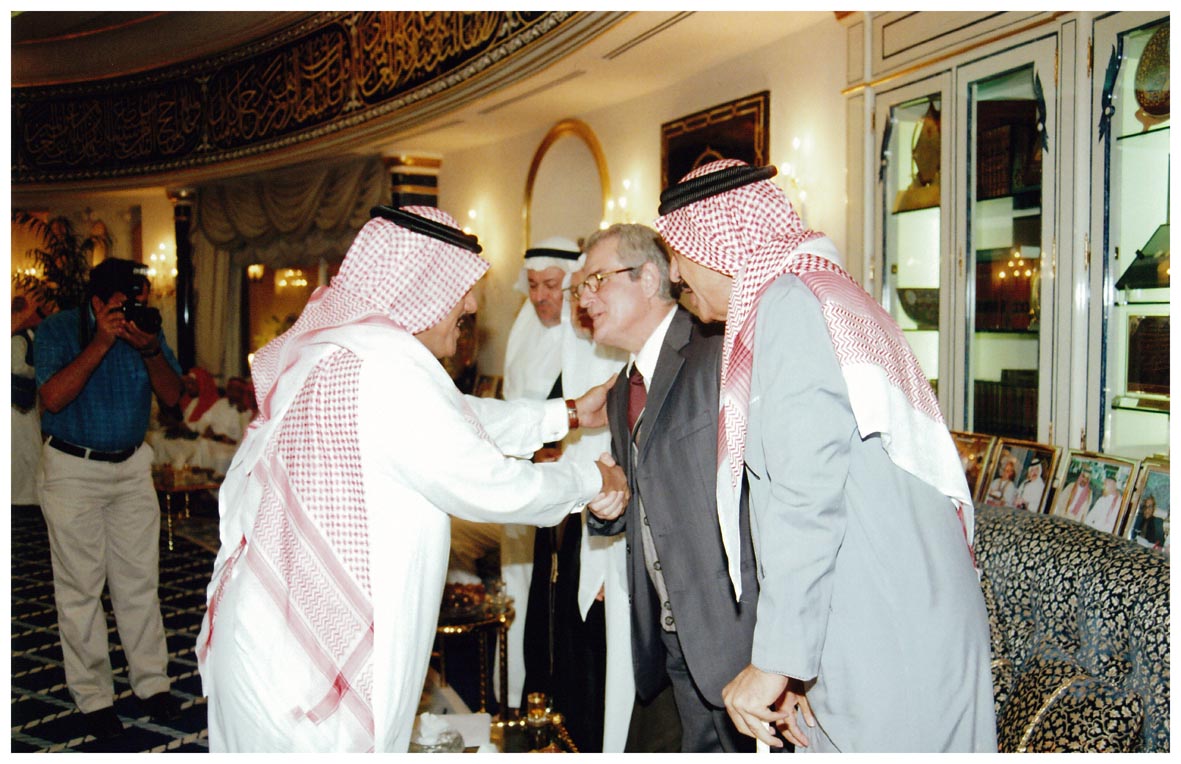صورة 892: الشيخ عبد المقصود خوجه، الدكتور وليد إبراهيم القصاب، الدكتور جميل مغربي 
