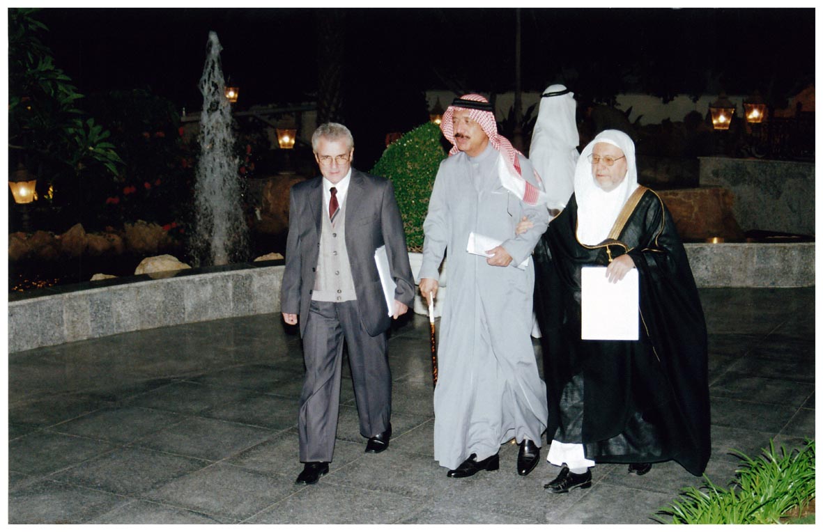 صورة 902: الدكتور عبد القدوس أبو صالح، الشيخ عبد المقصود خوجه، الدكتور وليد إبراهيم القصاب 