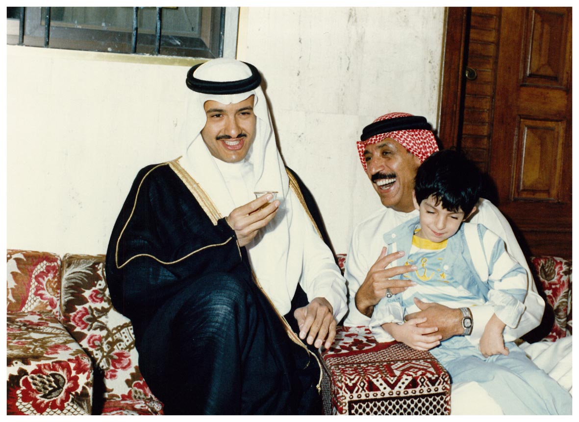صورة 9332: الشيخ عبد المقصود خوجه، الإبن إباء عبد المقصود خوجه، صاحب السمو الملكي الأمير سلطان بن سلمان 