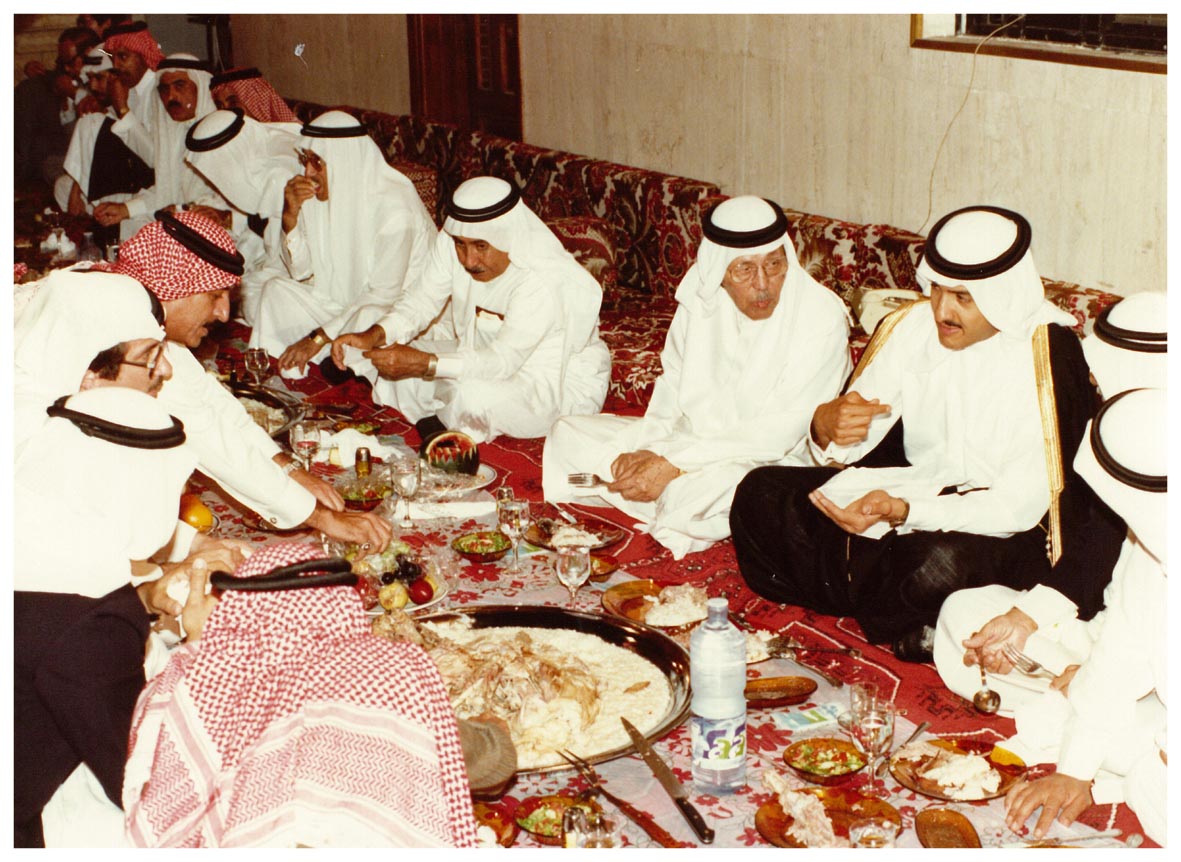 صورة 9347: صاحب السمو الملكي الأمير سلطان بن سلمان، الأستاذ عزيز ضياء، الشيخ عبد المقصود خوجه 