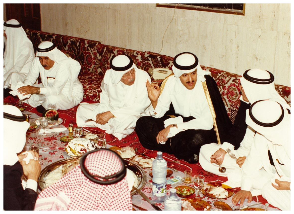 صورة 9349: معالي الشيخ عبد الله عمر بلخير، صاحب السمو الملكي الأمير سلطان بن سلمان، الأستاذ عزيز ضياء، () 