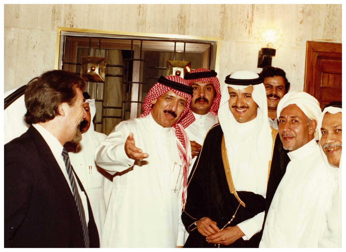 صورة 9352: ()، ()، صاحب السمو الملكي الأمير سلطان بن سلمان، الشيخ عبد المقصود خوجه، () 