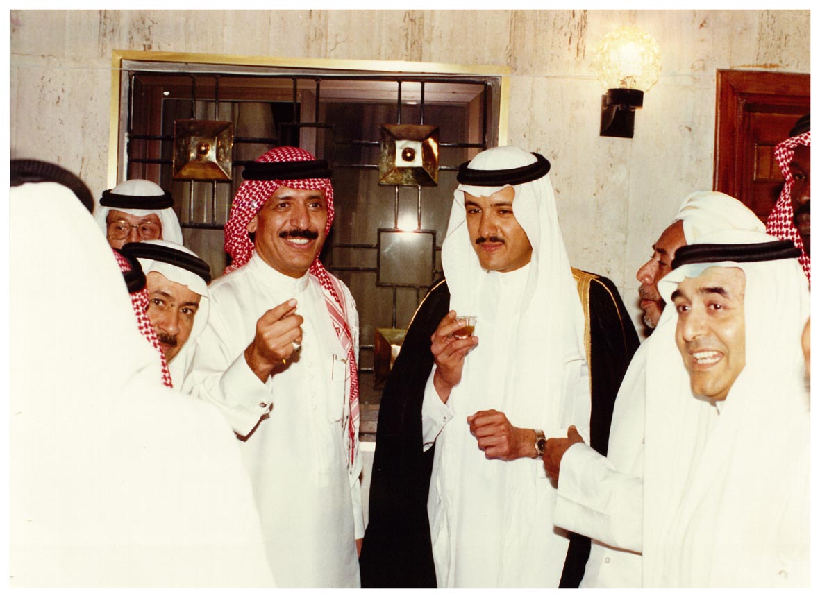 صورة 9354: ()، ()، صاحب السمو الملكي الأمير سلطان بن سلمان، الشيخ عبد المقصود خوجه، الأستاذ عبد الله الحصين 