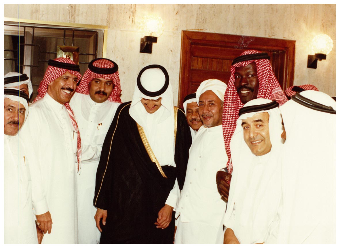 صورة 9356: ()، الأستاذ حسين نجار، ()، ()، صاحب السمو الملكي الأمير سلطان بن سلمان، ()، الشيخ عبد المقصود خوجه، الأستاذ عبد الله الحصين 