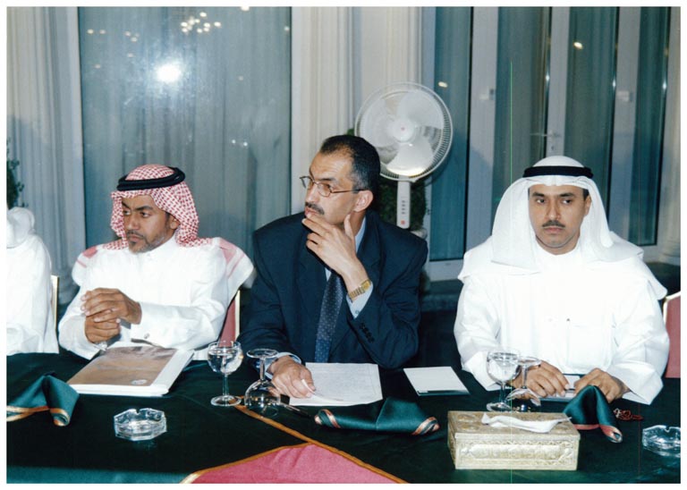 صورة 9503: القنصل الكويتي علي إبراهيم النخيلان، الأستاذ أحمد العلاونة، الأستاذ سهم ضاوي الدعجاني 