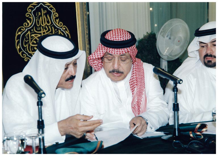 صورة 9522: الأستاذ حسان كتوعة، الشيخ عبد المقصود خوجه، معالي الدكتور إبراهيم العواجي 