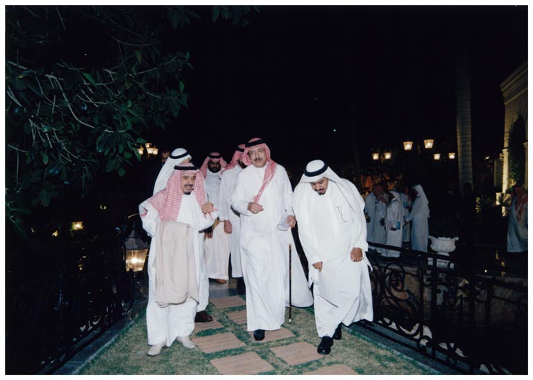 صورة 9559: الدكتور عائض الردادي، الشيخ عبد المقصود خوجه، الأستاذ حمد عبد الله القاضي 