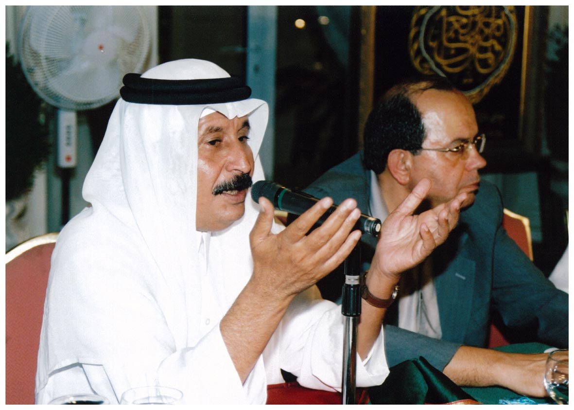 صورة 9637: نائب القنصل التونسي الأستاذ محمد بديع بلخوجه، أ. د. عبد المحسن القحطاني 