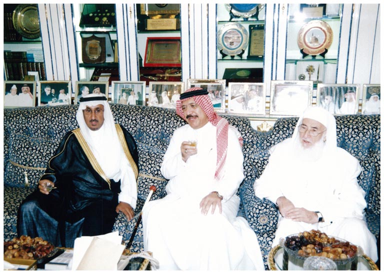 صورة 9903: الشيخ محمد علي الصابوني، الشيخ عبد المقصود خوجه، الدكتور فهد عبد الله السماري 