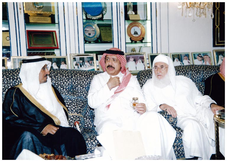 صورة 9909: الشيخ محمد علي الصابوني، الشيخ عبد المقصود خوجه، الدكتور فهد عبد الله السماري 