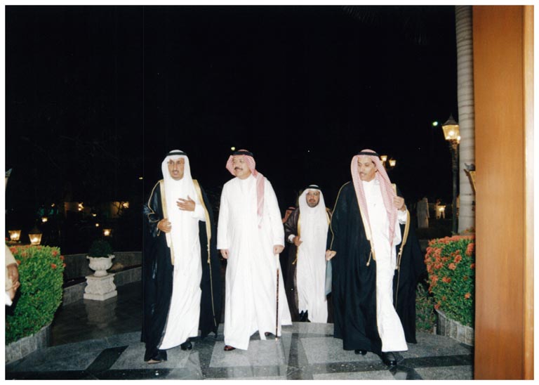 صورة 9928: ()، الشيخ عبد المقصود خوجه، الدكتور فهد عبد الله السماري، () 