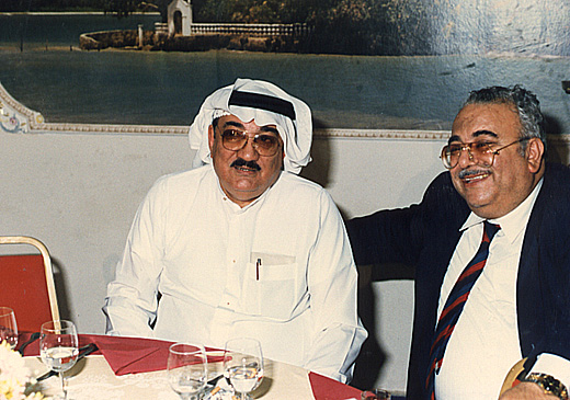 صورة 395: الكاتبان المعروفان عبد الله الشيتي وغالب أبو الفرج مدير عام الصحافة والنشر الأسبق بوزارة الإعلام [الاثنينية: 95، الجزء: 7]