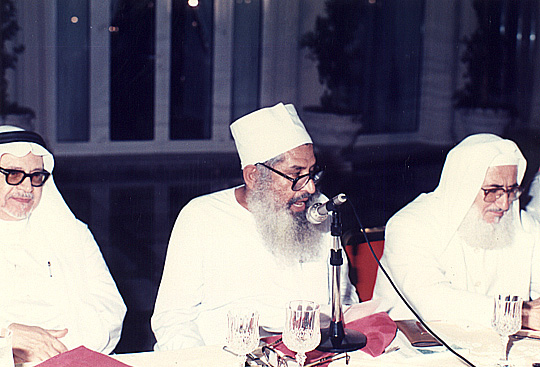 صورة 408: الشيخ أبو تراب الظاهري يتحدث في الحفل [الاثنينية: 97، الجزء: 8]