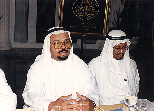 صورة 540: من اليمين: الدكتور عبد الله عسيلان، الدكتور محمد العيد الخطراوي [الاثنينية: 124، الجزء: 9]