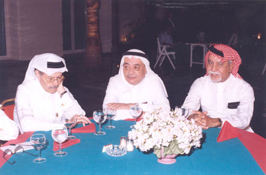 صورة 615: من اليمين: الدكتور عصام خوقير، الأستاذ عبد الله بوقس، الأستاذ عبد الفتاح أبو مدين [الاثنينية: 138، الجزء: 10]