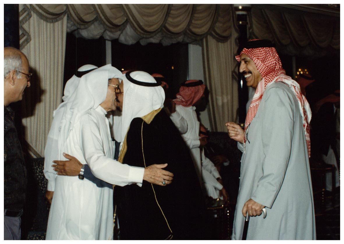 صورة 11864: الشيخ عبد المقصود خوجه، الدكتور محمد العيد الخطراوي، الأستاذ عبد الفتاح أبو مدين، () 