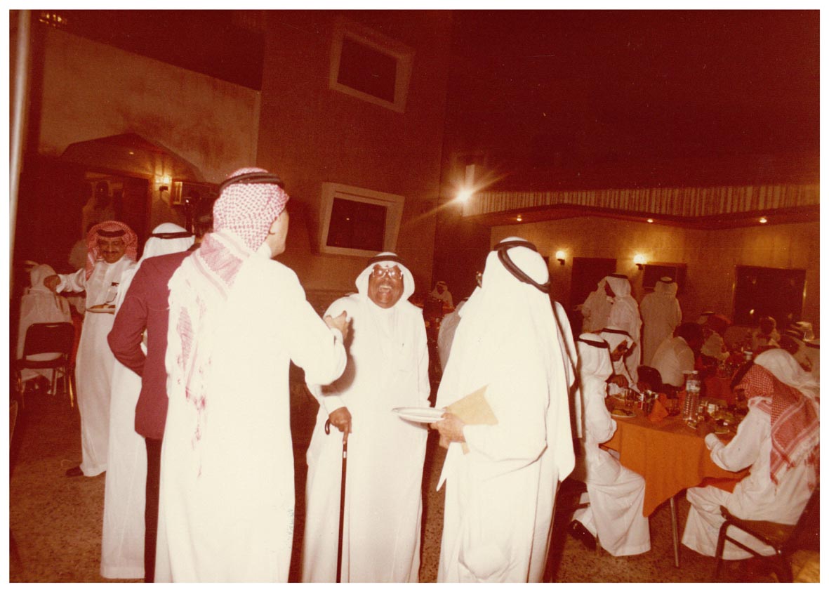 صورة 13535: الشيخ عبد المقصود خوجه في حديث مع الأستاذ علي فدعق 