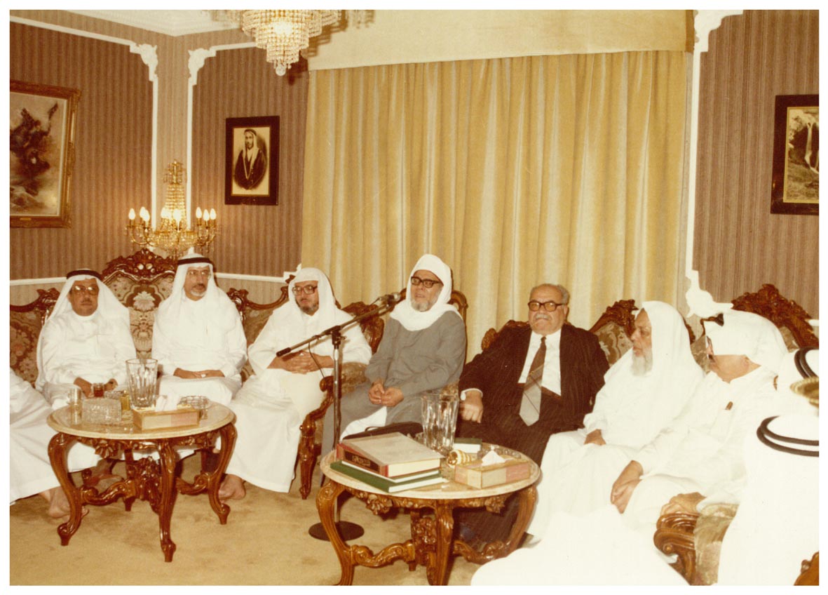 صورة 13854: الأستاذ غالب أبو الفرج، الشيخ محمود حافظ، ()، الشيخ سيد سابق، ()، معالي المهندس عبد القادر كوشك، الشيخ عبد الرحمن فقيه 