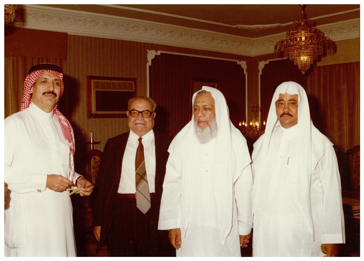 صورة 13869: ()، الشيخ محمود حافظ، ()، الشيخ عبد المقصود خوجه 