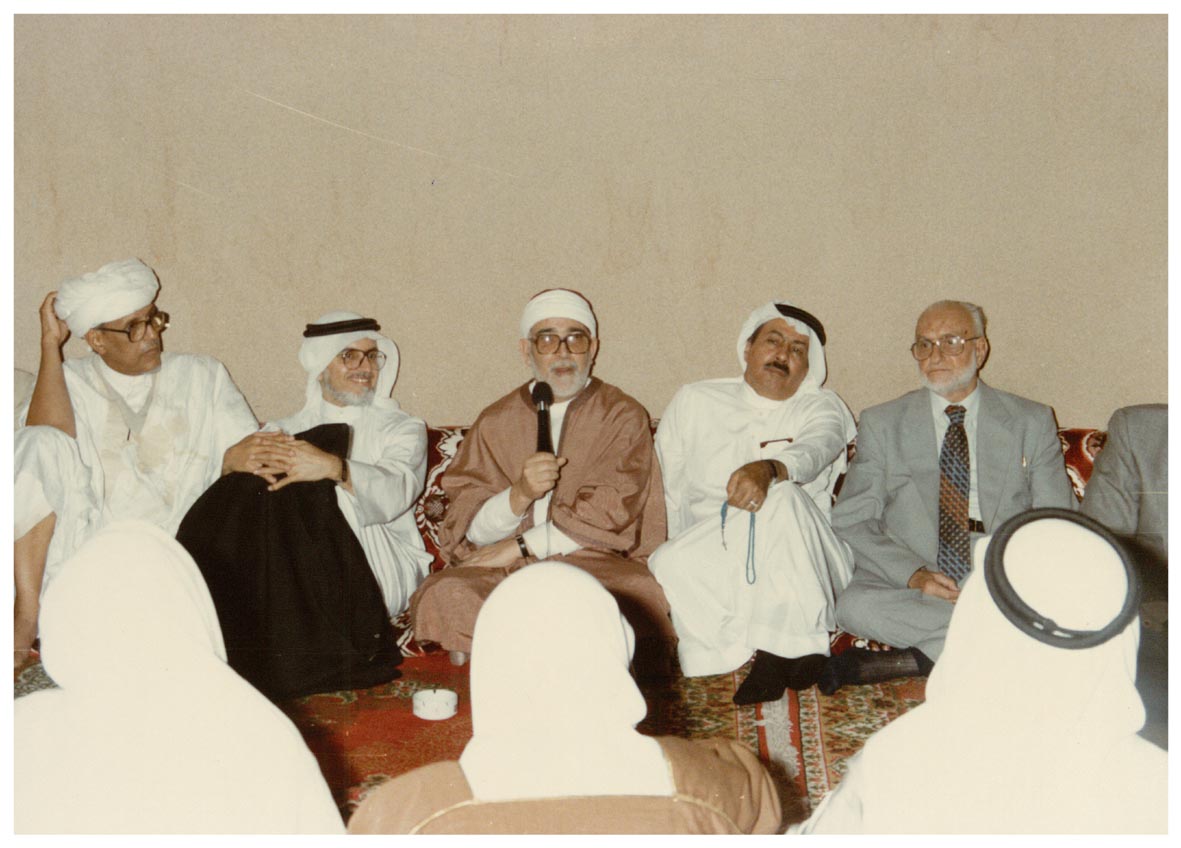 صورة 19869: () () فالشيخ محمد الحبيب ابن الخوجه فمعالي الدكتور عبد الله نصيف () 