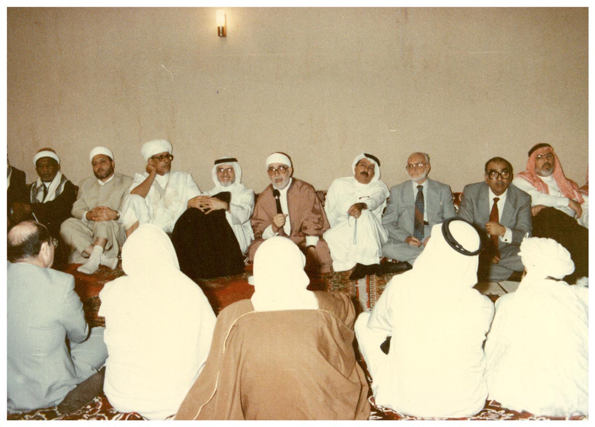 صورة 19877: () فالأستاذ أحمد فراج () فالشيخ محمد الحبيب ابن الخوجه فمعالي د. عبد الله نصيف () 