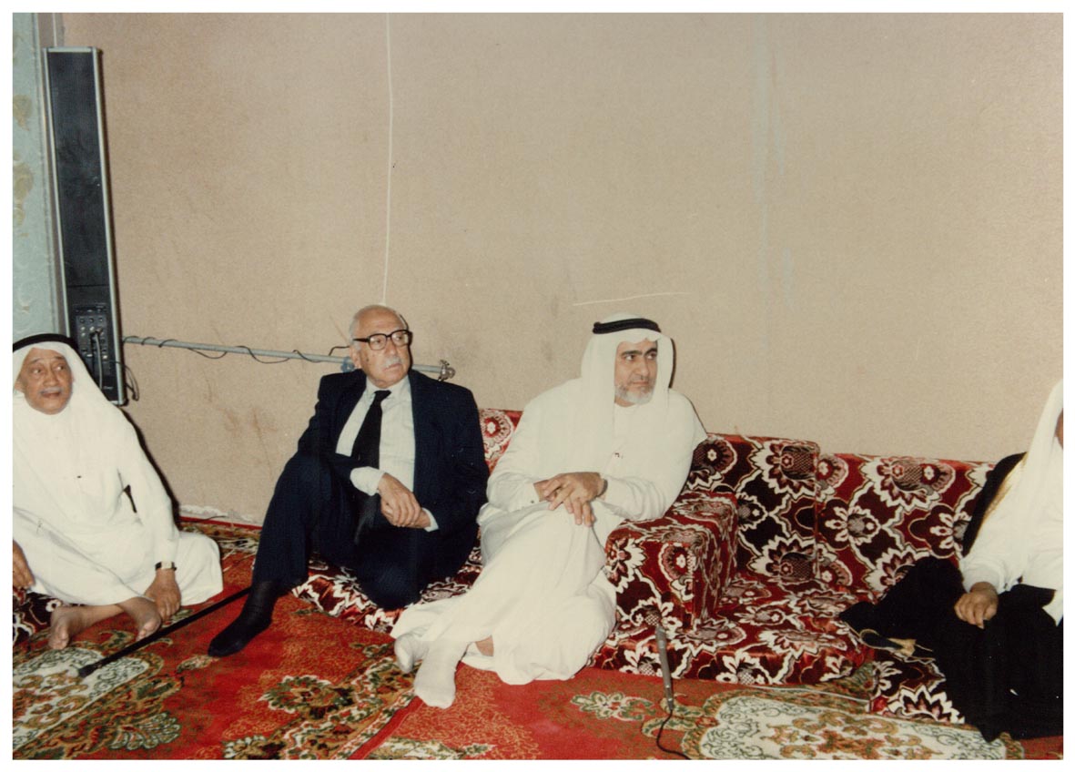 صورة 19888: الأستاذ السيد أمين عطاس () فالأستاذ عبد المجيد شبكشي 