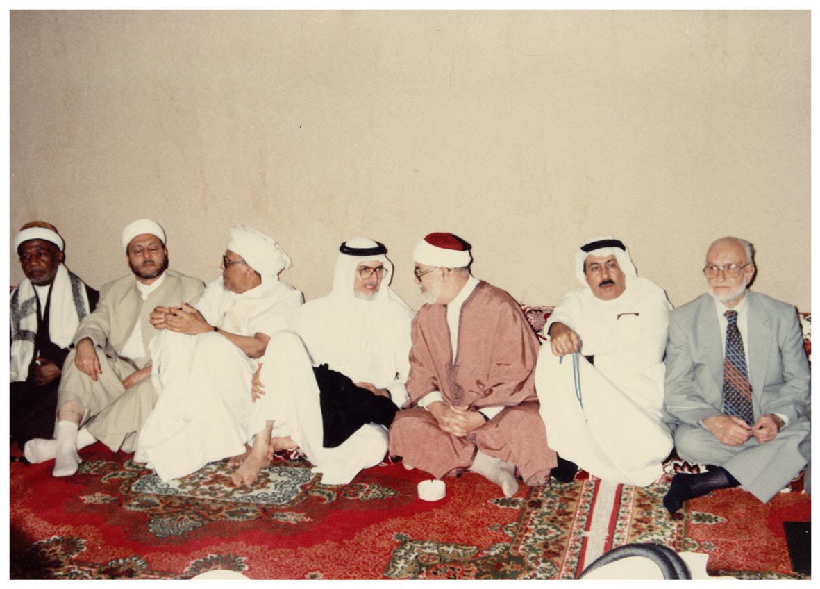 صورة 19895: () () فالشيخ محمد الحبيب ابن الخوجه فمعالي د. عبد الله نصيف () () () 