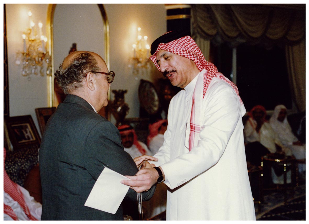 صورة 26720: الشيخ عبد المقصود خوجه، الدكتور مصطفى الشكعة&nbsp;