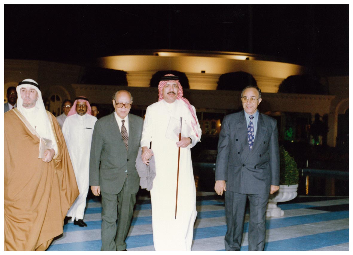 صورة 26736: ()، الشيخ عبد المقصود خوجه، الدكتور مصطفى الشكعة، الدكتور حامد الرفاعي، () 