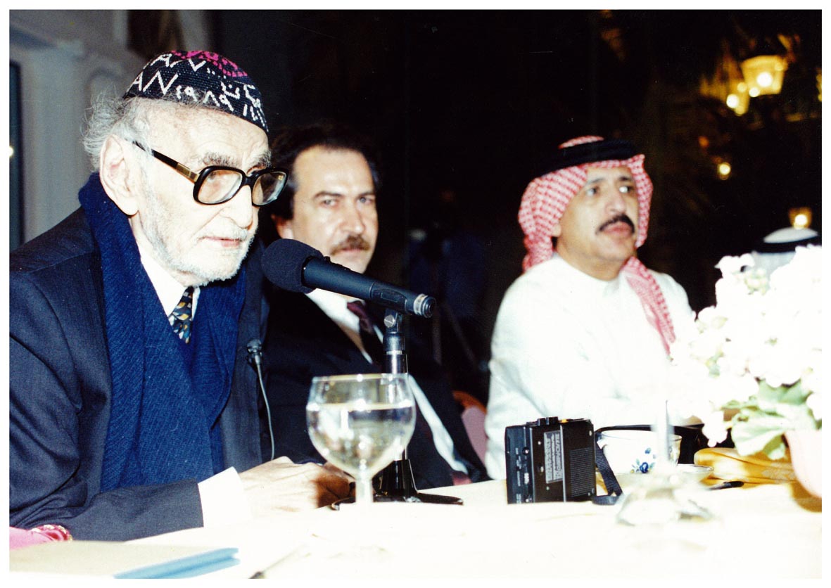 صورة 27026: الشيخ عبد المقصود خوجه، الأستاذ محمد مهدي الجواهري، () 